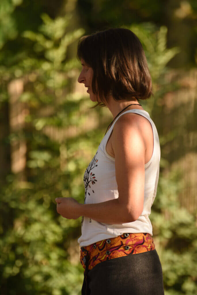 Myriam de MaaMotion en train de conter.